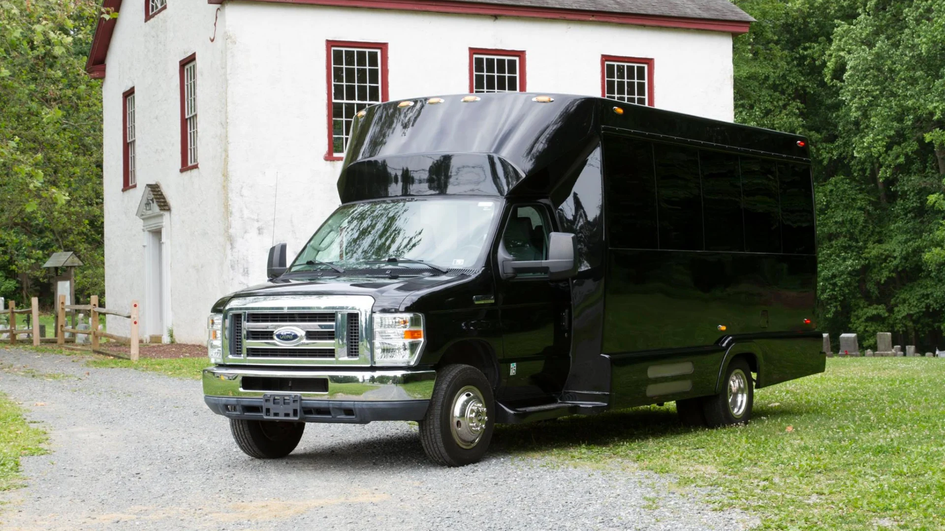 EXECUTIVE SHUTTLE LIMO BUS (3)