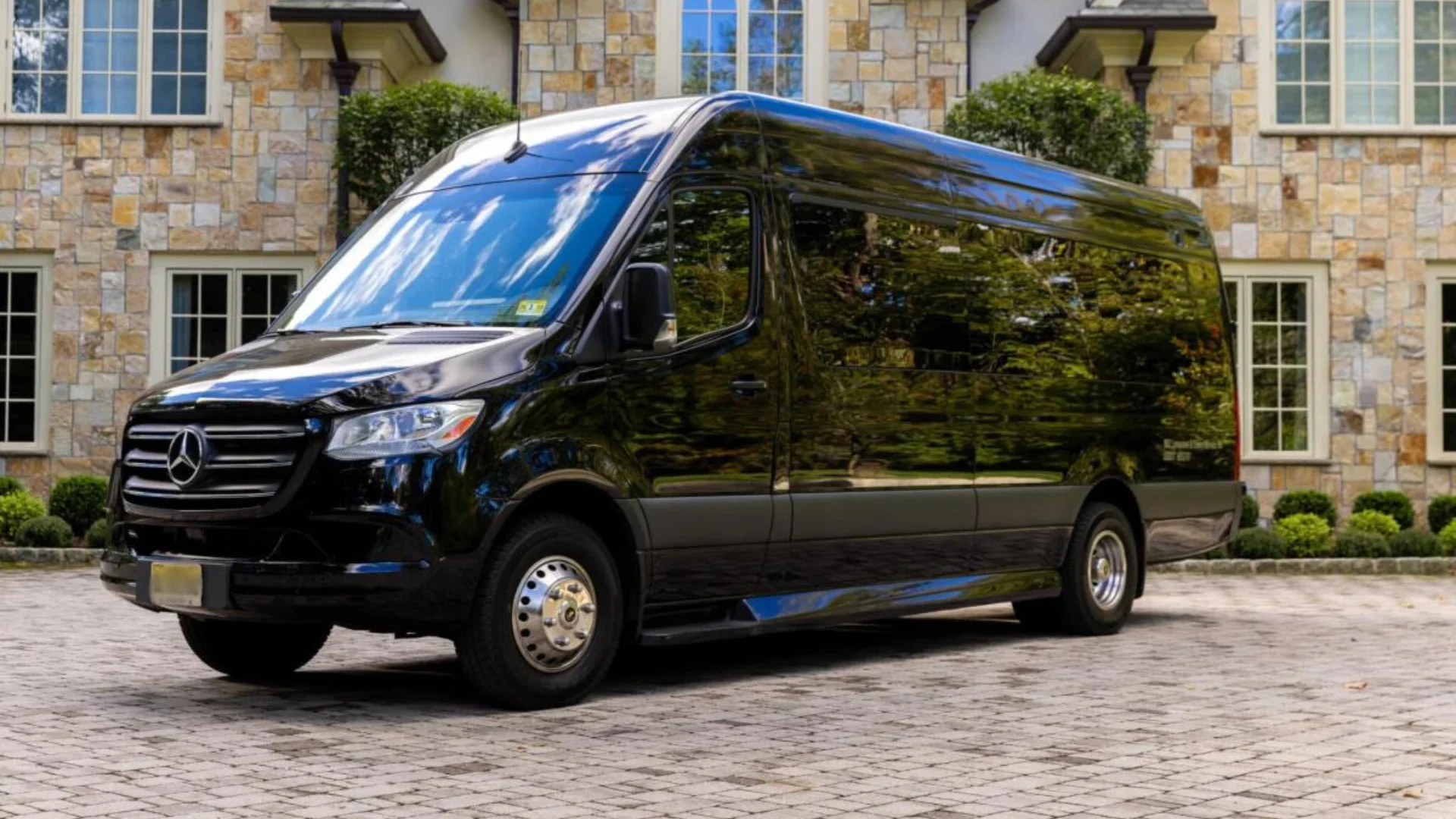 MERCEDES SPRINTER LIMOUSINE (BLACK) (3)