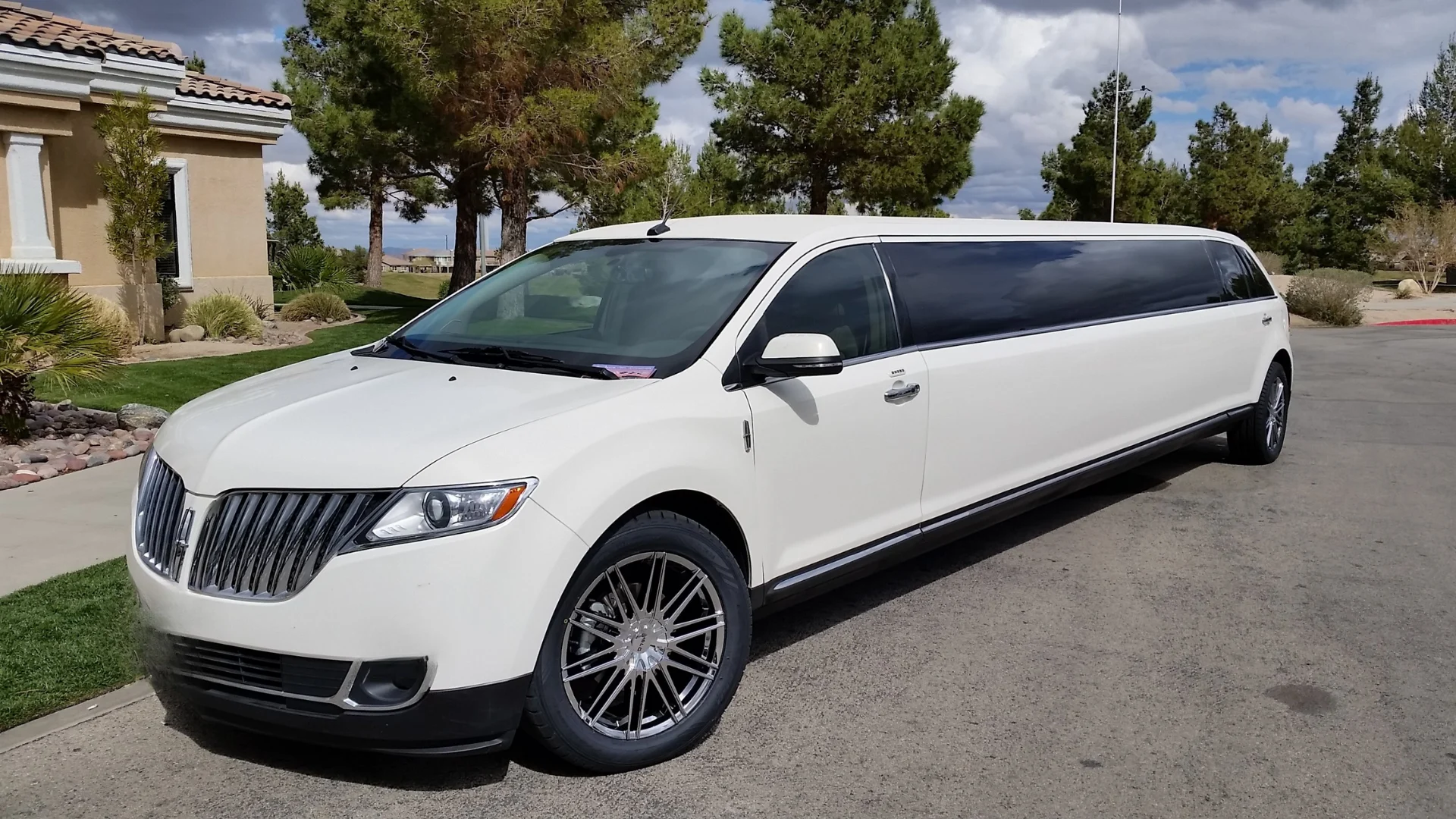 MKT LINCOLN LIMOUSINE (3)